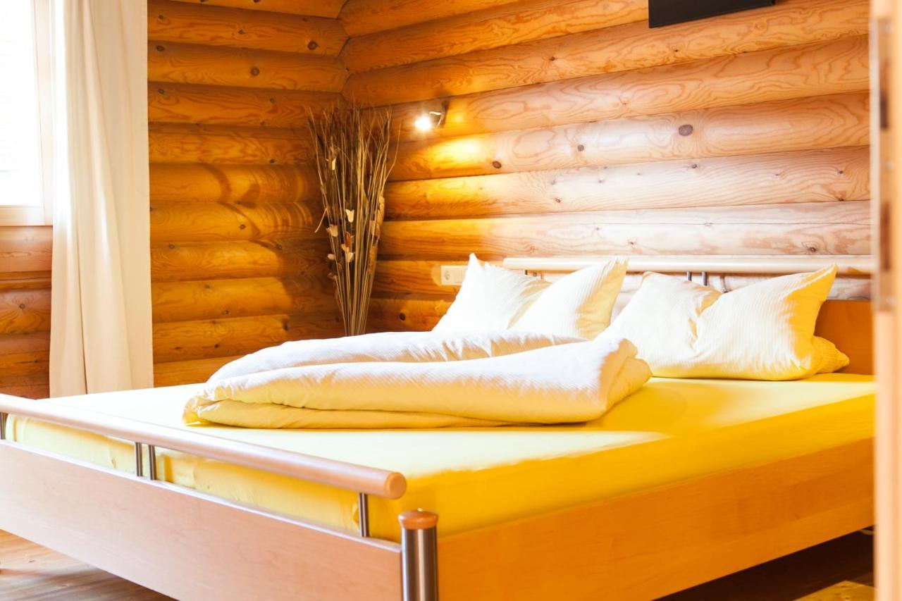 Camping Dreilaendereck Blockhuetten & Apartments Ried im Oberinntal Phòng bức ảnh