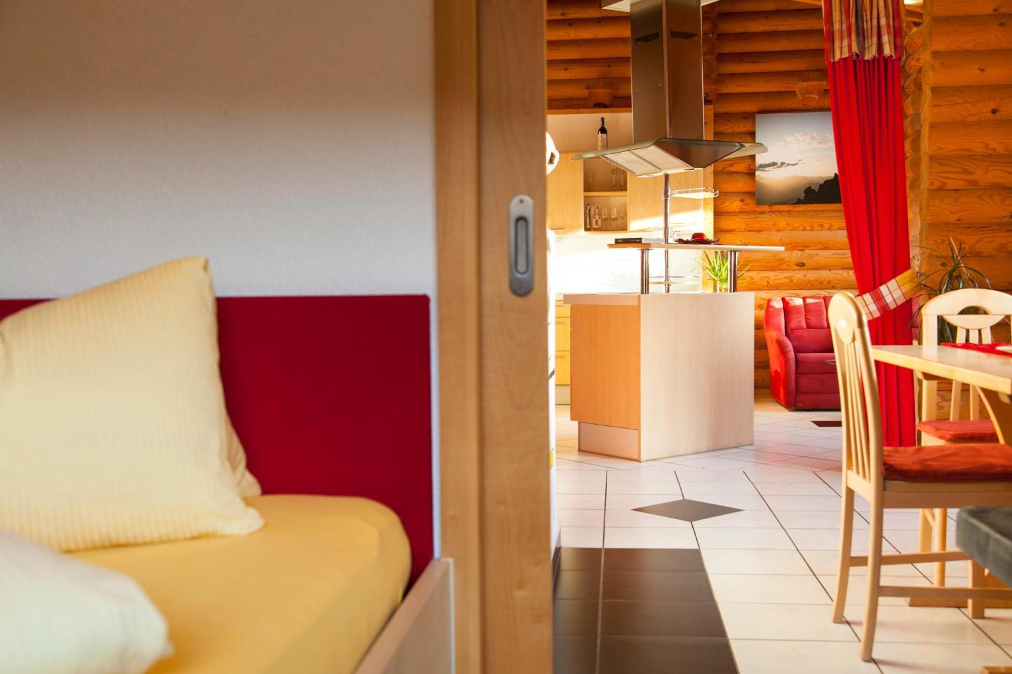 Camping Dreilaendereck Blockhuetten & Apartments Ried im Oberinntal Phòng bức ảnh