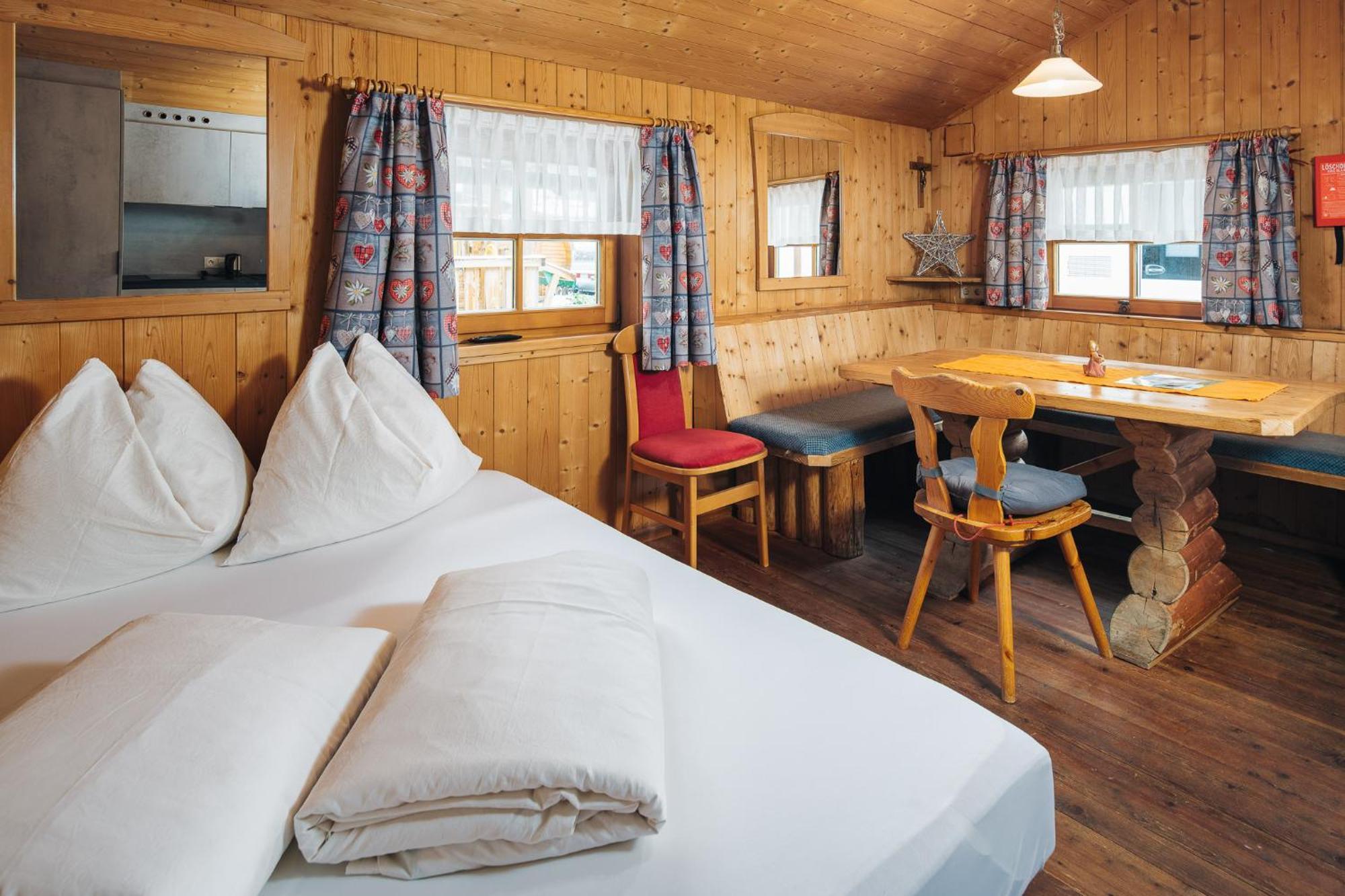 Camping Dreilaendereck Blockhuetten & Apartments Ried im Oberinntal Ngoại thất bức ảnh